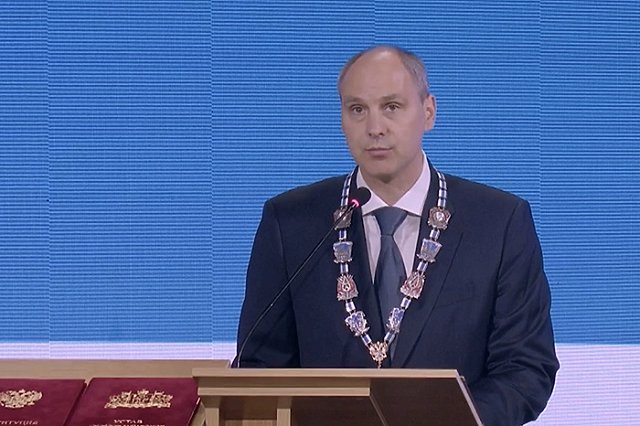 Денис Паслер официально стал губернатором Свердловской области и обратился к уральцам