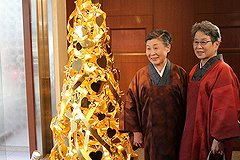 Рождественскую ель из чистого золота продают в Японии