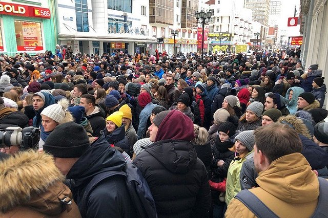 Желающие попробовать бургер от Тимати заблокировали движение по Вайнера