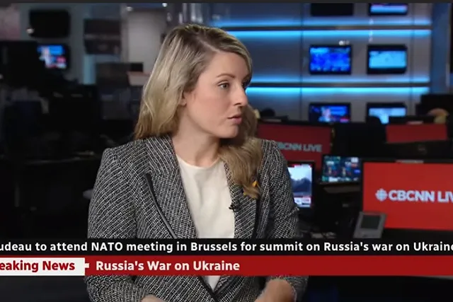 «Позор вам!» Канадский писатель публично обрушился на главу МИД из-за Украины