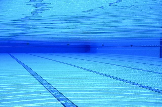 В Екатеринбурге в бассейне отеля Ramada едва не утонул 4-летний мальчик