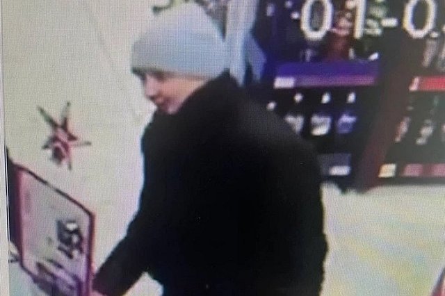 Екатеринбуржец нашёл банковскую карту и закупился алкоголем. Ему может грозить реальный срок