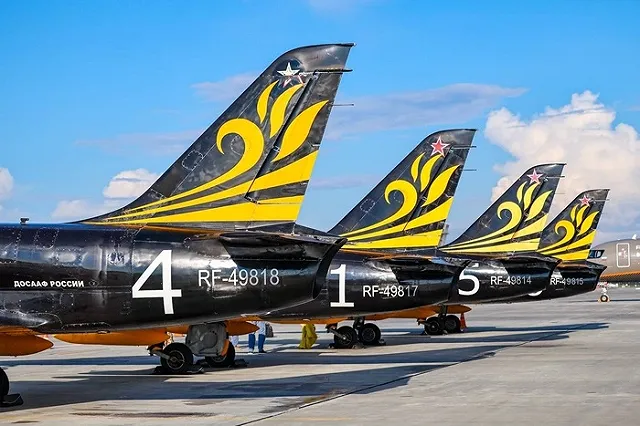 «Альбатросы» пилотажной группы «Русь» выступили в небе над Екатеринбургом