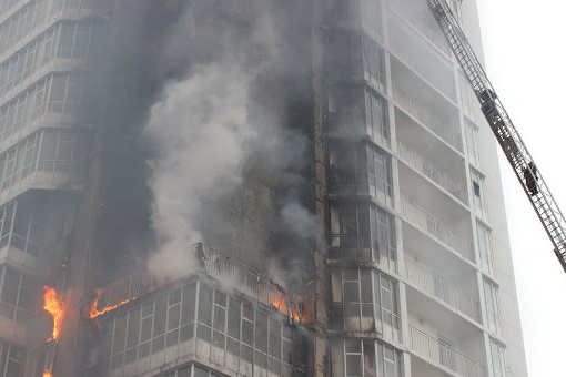 Рабочий, выполнявший ремонт в горевшей красноярской высотке, задержан