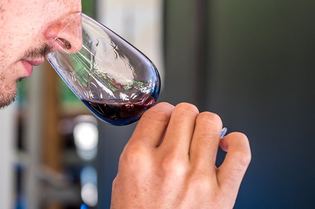 В Красноярске задержаны подозреваемые в продаже поддельного виски