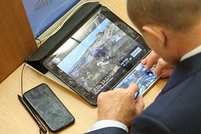 Савельева, игравшего в симулятор в Заксобрании, показали в «Вечернем Урганте»