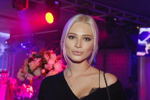 Администрацию отеля в Дубае возмутили откровенные фото российских светских львиц