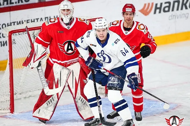 «Автомобилист» потерпел седьмое поражение подряд, пропустив семь шайб от московского «Динамо».