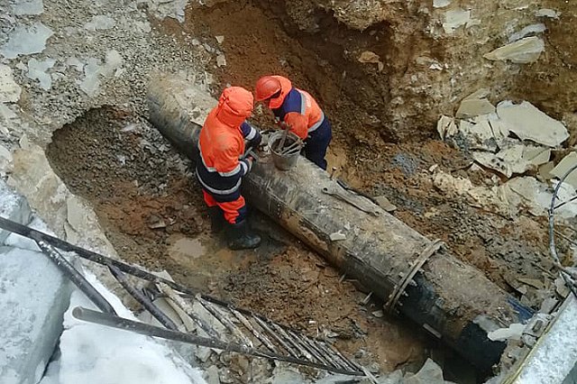 На Уралмаше 17 многоквартирных домов полдня оставались без воды после аварии