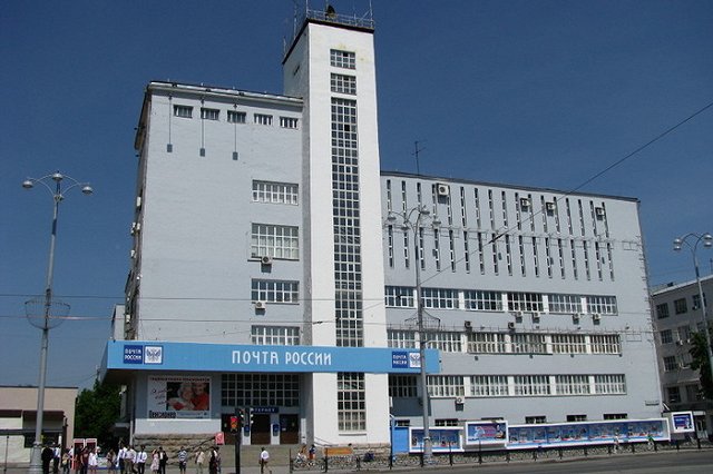 Фасад здания Главпочтамта отреставрируют и демонтируют информационный стенд