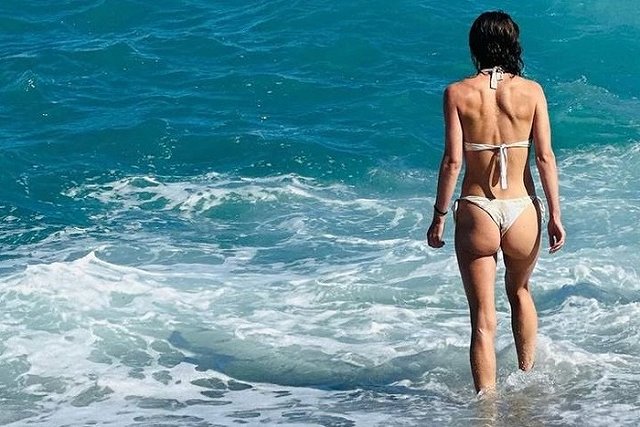 Экс-премьер Финляндии шокировала соцсети фотографией в купальнике