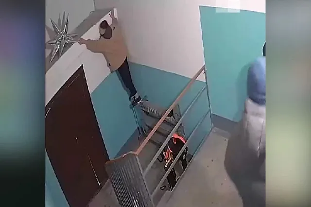 В Екатеринбурге неизвестные пытались украсть Новый год