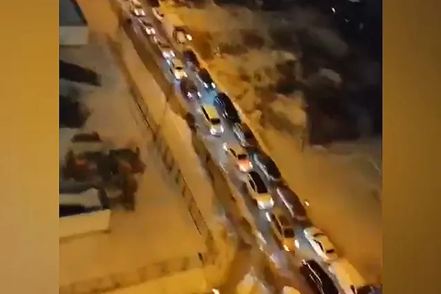 В Екатеринбурге к молельному дому выстроилась огромная пробка