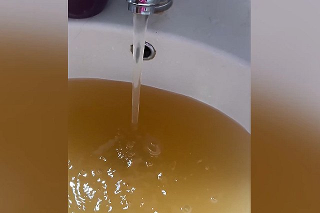 Екатеринбуржцы пожаловались на качество горячей воды