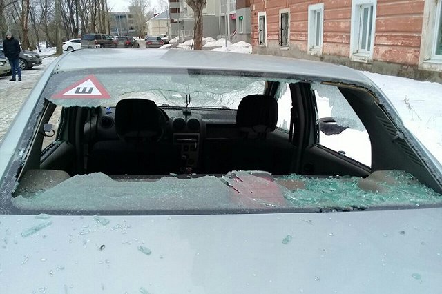 «Гоп-парковщики приглашают клиентов»: на Вторчермете массово побили машины