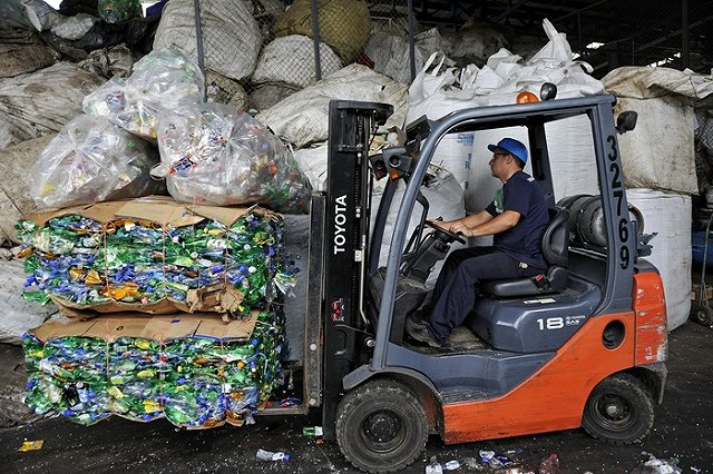Жителям Тюменской области разрешат самим выбирать способ расчета оплаты за мусор