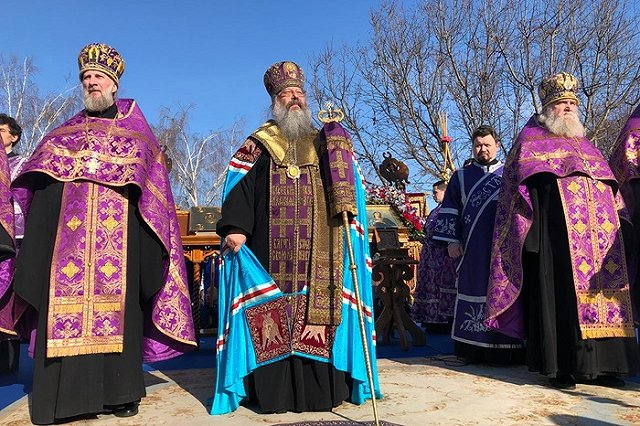 Пять тысяч человек пришли на молебен за строительство храма святой Екатерины