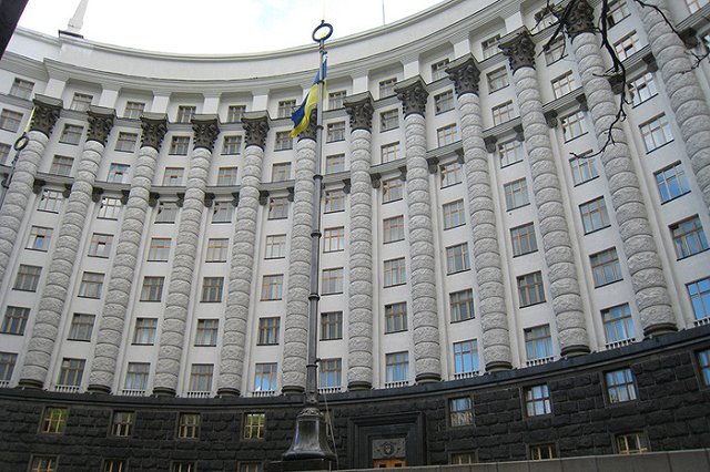 Три четверти жителей Украины считают неправильным вектор движения страны