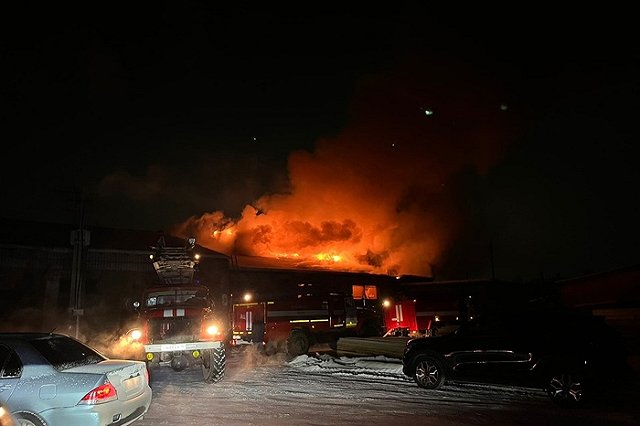 В Серове сгорел цех известной похоронной компании