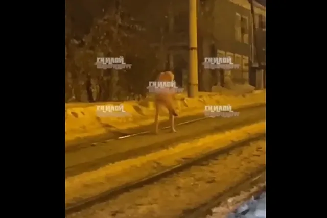 Ещё один полностью голый екатеринбуржец отправился выбрасывать мусор