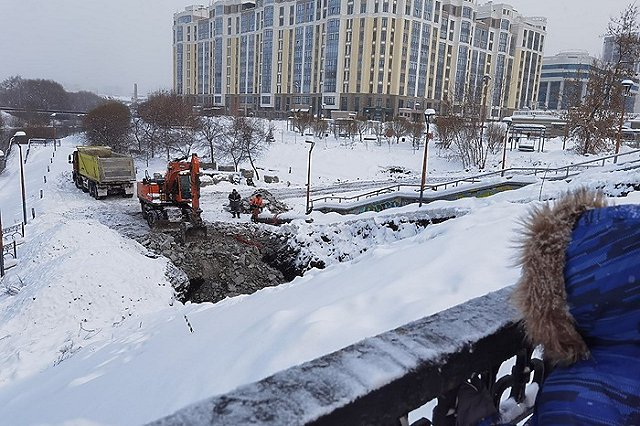 В Екатеринбурге начали строить пешеходный тоннель под мостом через Исеть (ФОТО)