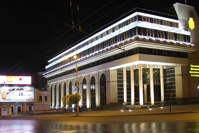 В центре Екатеринбурга выставили на продажу здание УрФЮИ почти за 2 миллиарда рублей