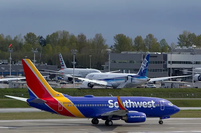 Пассажирка авиарейса в США атаковала храпящего соседа авторучкой