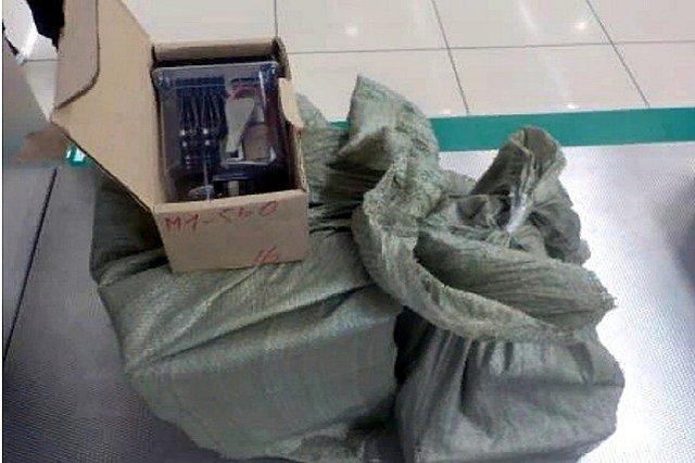 На кольцовской таможне задержан контрабандист с 4 мешками реле для тепловозов