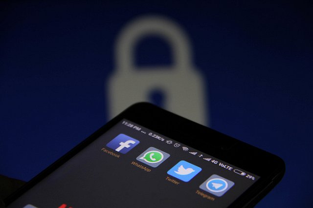 СМИ: Кремль продвигает свою повестку через «купленые» Telegram-каналы