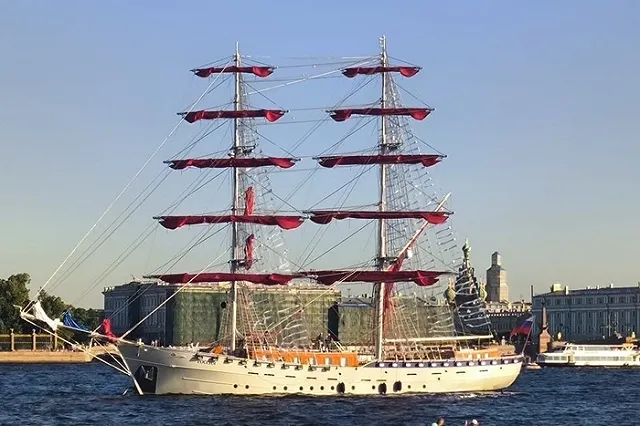 Читатель Uralweb попал на генеральную репетицию «Алых парусов» на Неве (ВИДЕО)