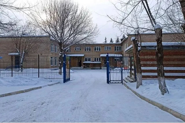 Пьяный уралец избил воспитателя в детском саду, напугав малышей