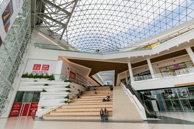 В ТРЦ Екатеринбурга сделают платную парковку