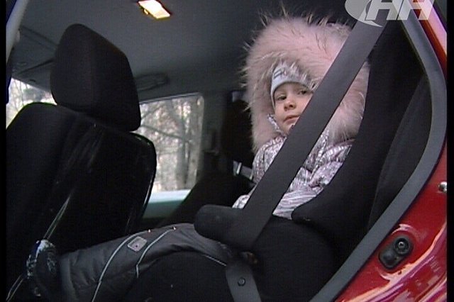 Водитель обвинил ДПС в том, что они бросили на трассе его 14-летнюю дочь