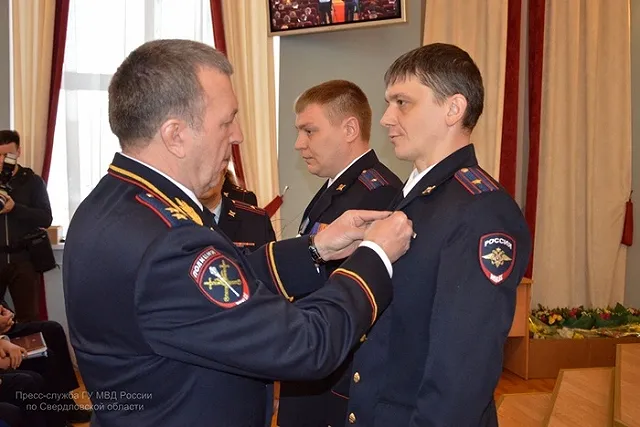 Пятьдесят пять свердловских полицейских поощрены по итогам работы в 2017 году
