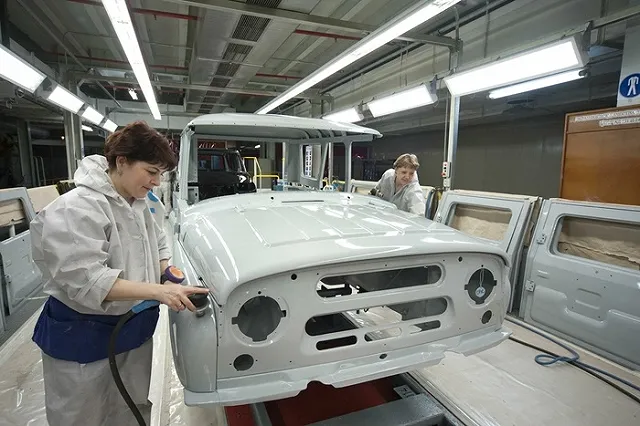 Автовладелец утверждает, что в его арестованном за долги УАЗ заменили запчасти