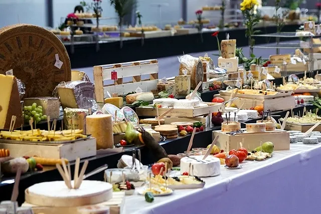 Российские сыры пришлись по вкусу экспертному жюри Mondial du Fromage во Франции