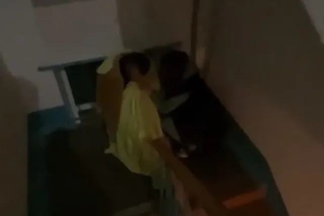 Заражённого коронавирусом выписали из больницы и оставили задыхаться в подъезде