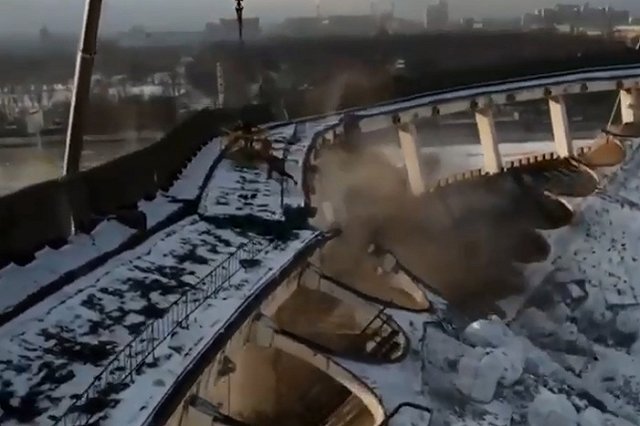 Семья погибшего при демонтаже СКК «Петербургский» газосварщика потребовала компенсацию 18 млн рублей