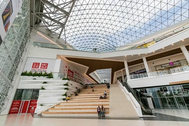 Новый торговый центр на Эльмаше отключили от электричества