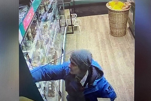 Екатеринбуржец научился не платить за продукты, закошмарив магазины