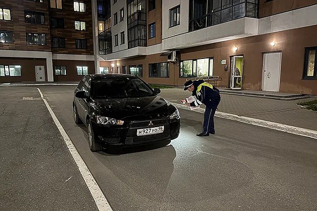 «Не уследила». В Екатеринбурге «Мицубиси» сбил во дворе 7-летнего мальчика