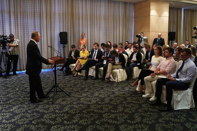 «Прямое военное столкновение маловероятно»: эксперты о заявлении Путина