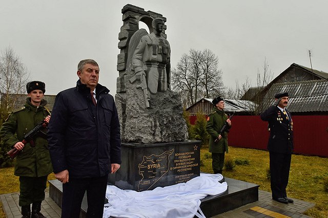 В Брянской области открыли памятник российским военнослужащим, погибшим в Сирии