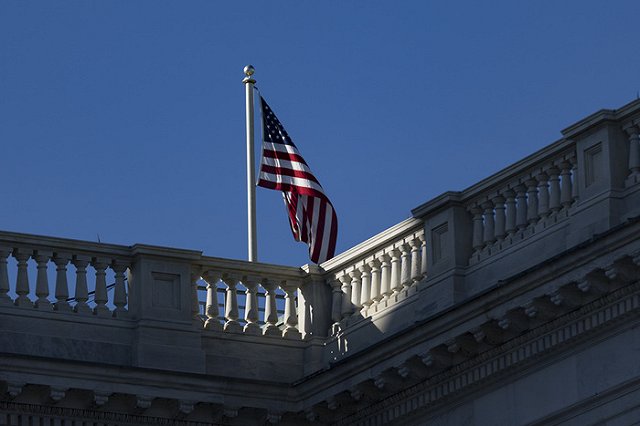 Сотрудники генконсульства США в Петербурге начали вывоз вещей и мебели
