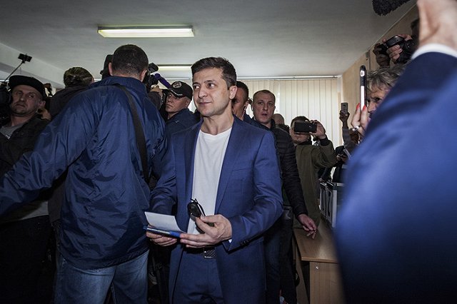 Первый президент Украины посоветовал Зеленскому изменить отношение к Крыму