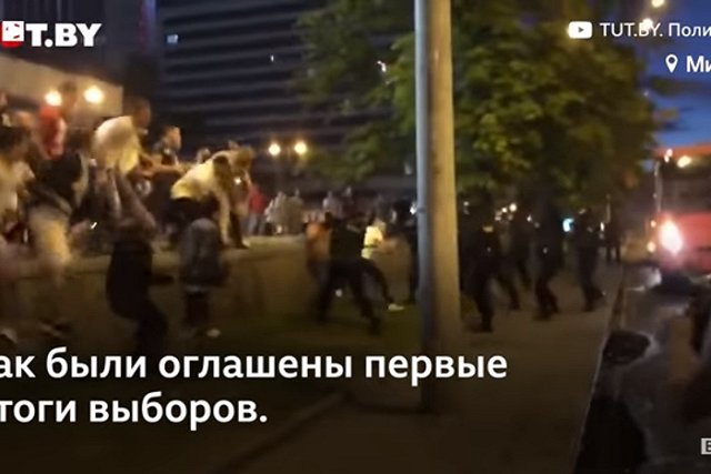 Правозащитники сообщили о гибели человека в Минске при наезде автозака