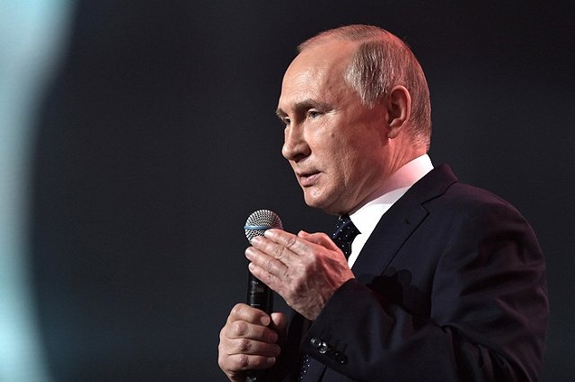 Дума приняла законы о верховенстве Конституции над международным правом