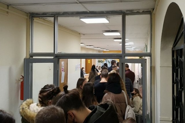 Свердловский избирком объяснил очереди на участках «желанием освободить выходные»