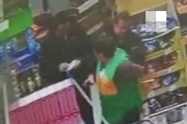 На Уктусе силовики жёстко задержали продавщицу «Монетки»