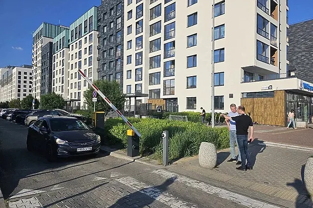 Приложение для оплаты парковки предложило екатеринбуржцам оплатить парковку с чужих банковских карт